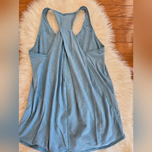 Lululemon Athletica Essential Tank - Picture 3 of 6